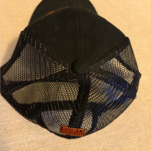 🧢 Black Trucker Hat – One Size Fits All (New Without Tags) - Picture 5 of 6